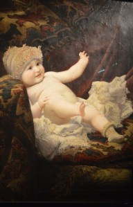 Klimt_bébé_sur_sofa